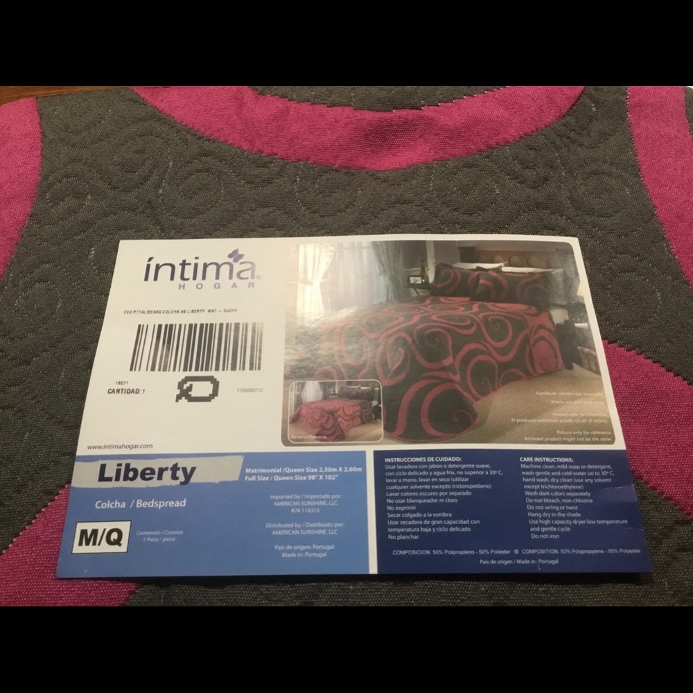 Bedspread Queen NWT